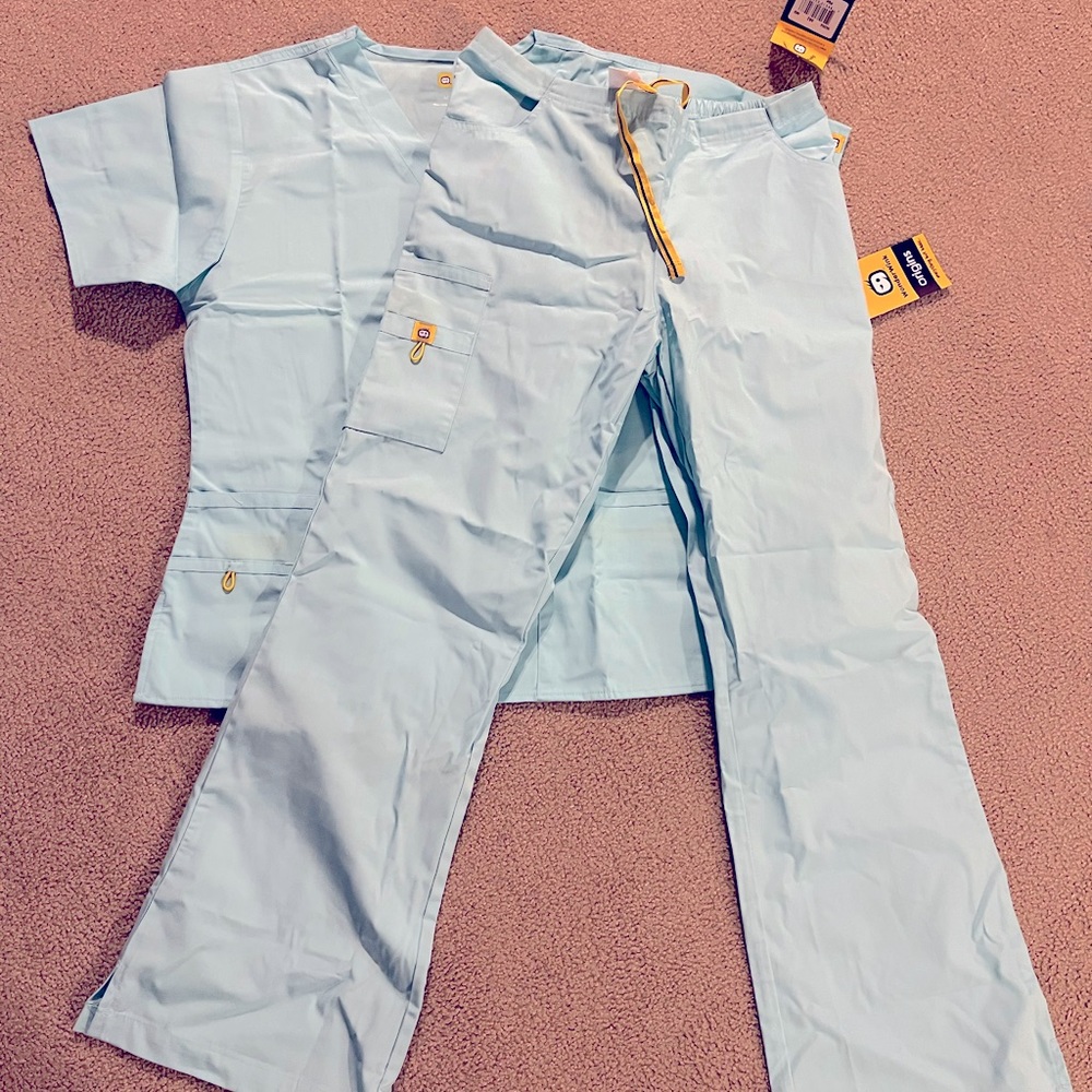Women’s Wonder Wink light blue scrub set-size medium.